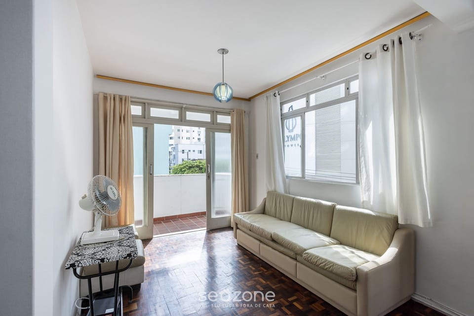 Basic Apartment | Living area