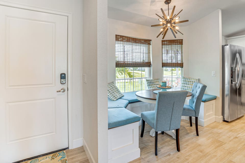 Dining Area | Dining Table | Dishware/Flatware