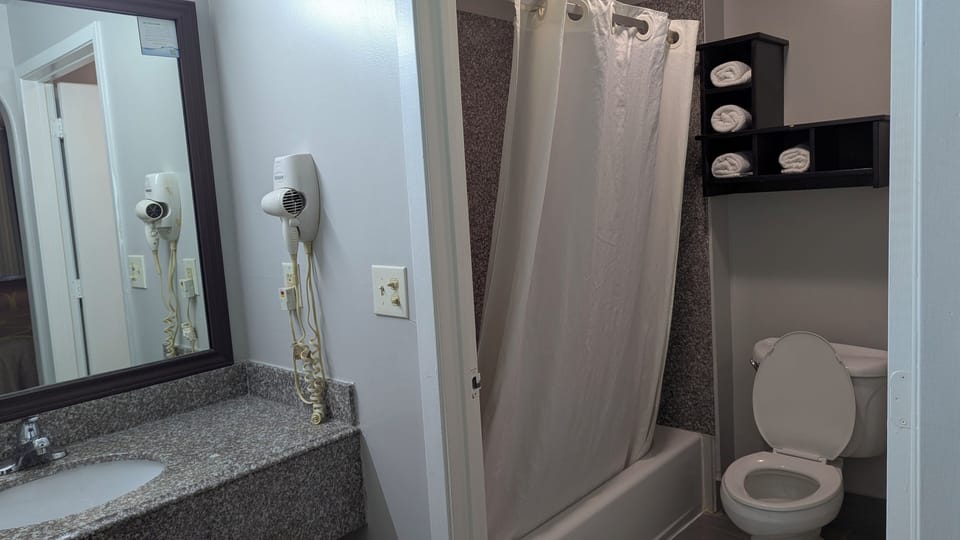 Combined shower/tub, free toiletries, towels, soap