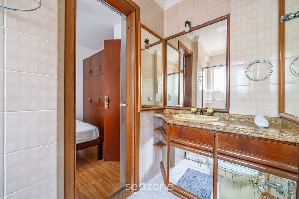 Basic Apartment | Bathroom | Shower