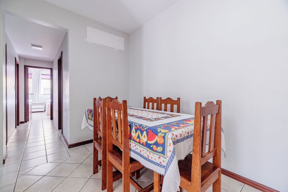 Basic Apartment | Dining room