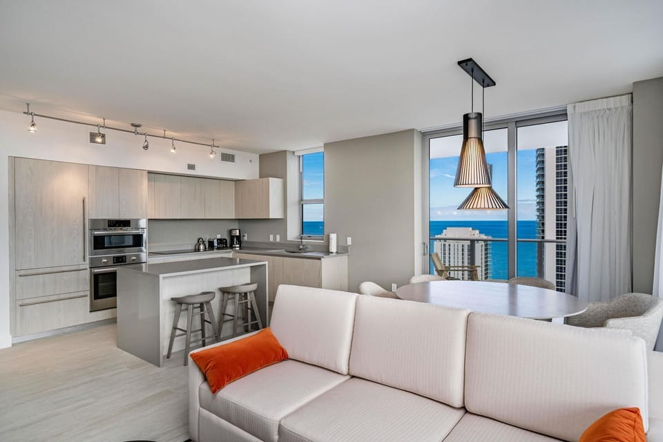 Miami Escape, 16th Floor – Near Hollywood Beach (7862)
