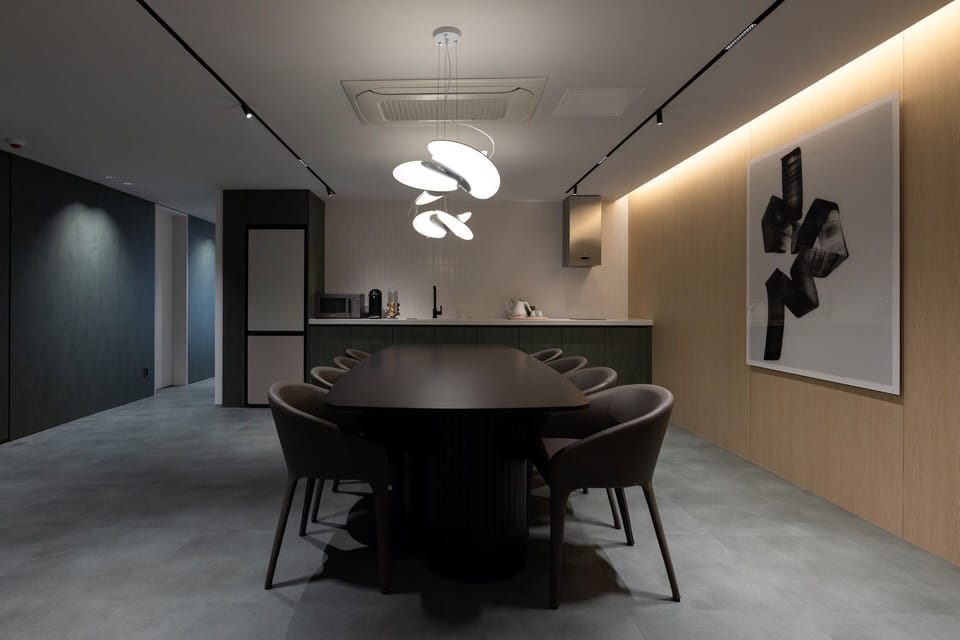 Signature | Desk, laptop workspace, blackout drapes, free WiFi