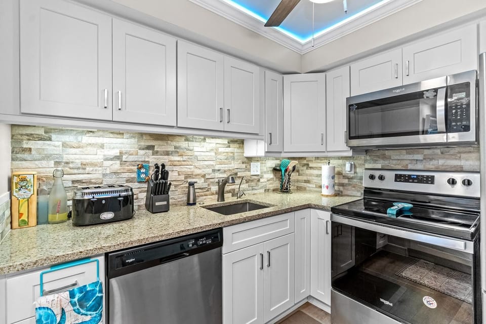 Tortuga – 2BR on Beach, Heated Pool & Sauna (3978)