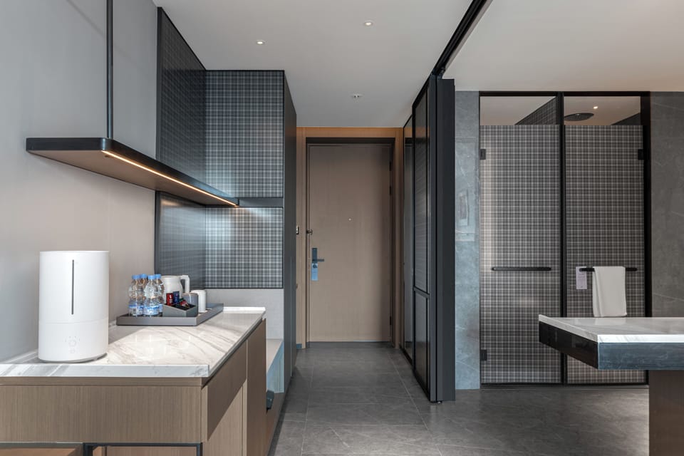 Shower, rainfall showerhead, free toiletries, hair dryer