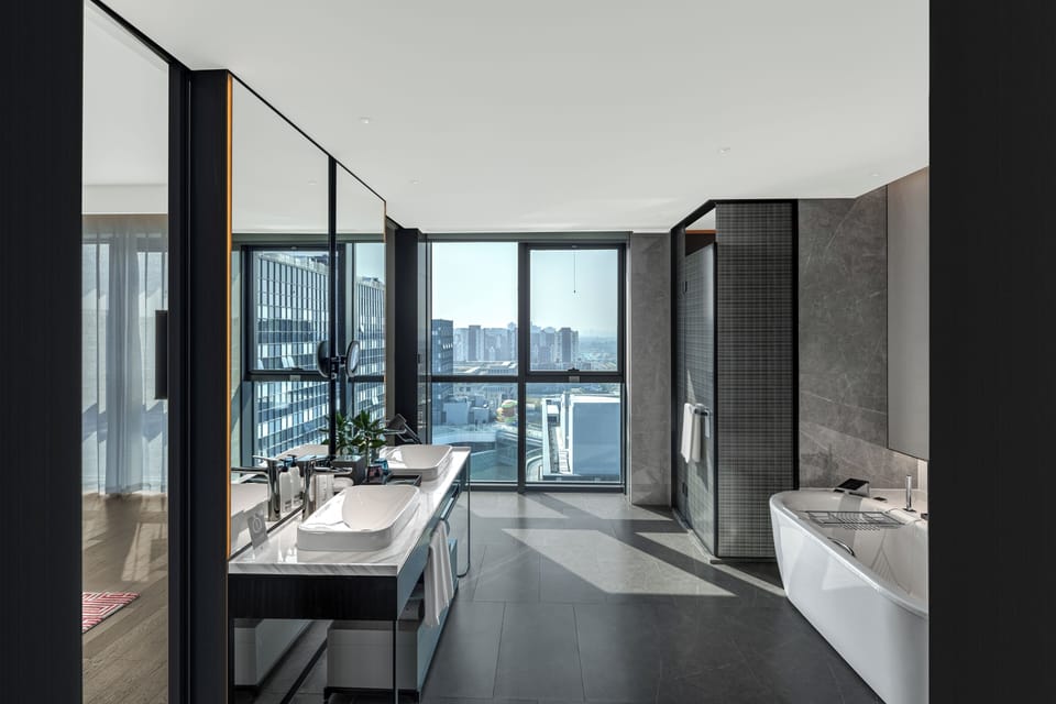 Standard Suite | Bathroom | Shower, rainfall showerhead, free toiletries, hair dryer
