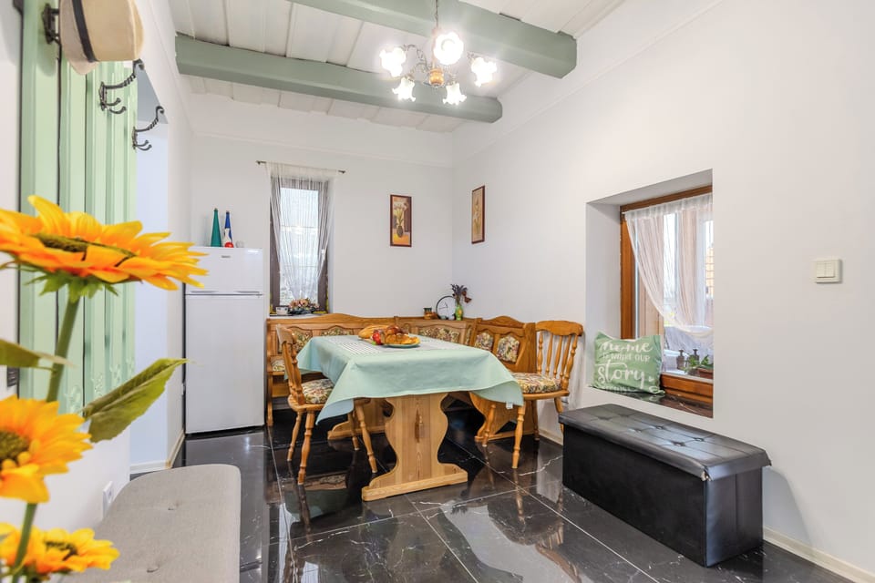 Family House, 2 Bedrooms, Microwave (Nora Guest House 2BR & Garden) | Interior