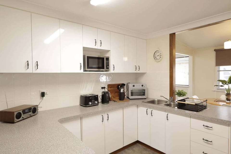 Full kitchen
