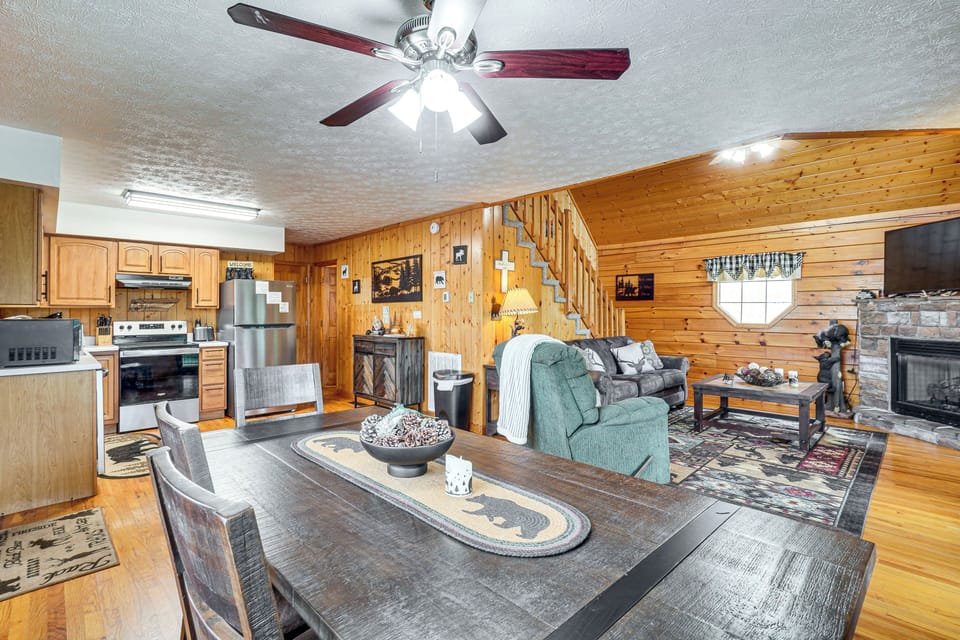 Dining Area | 1st Floor