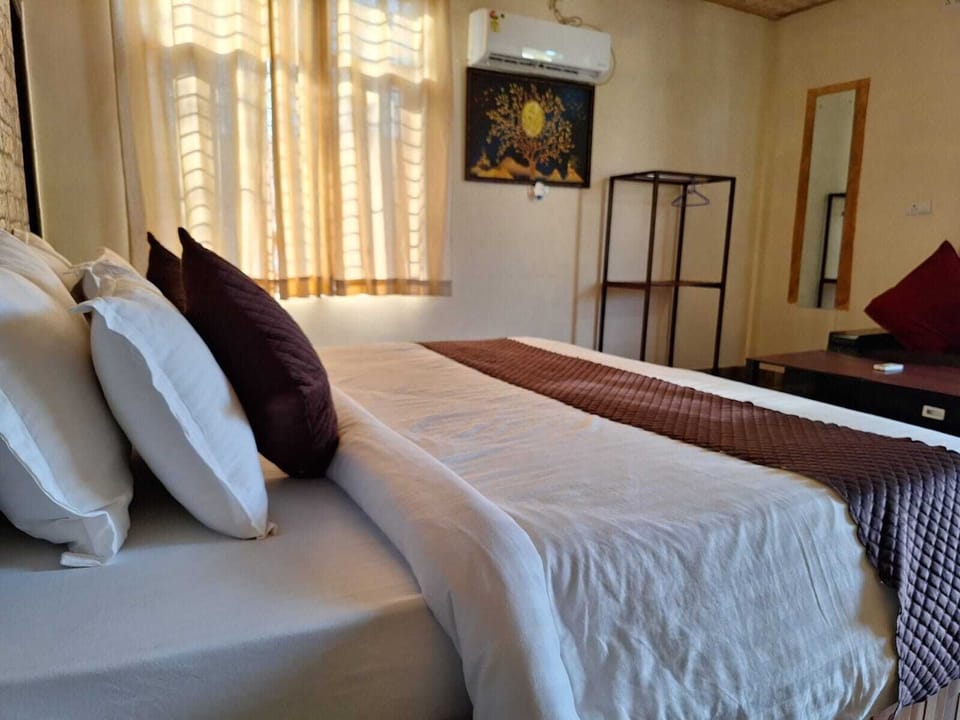 WiFi (free), bed sheets