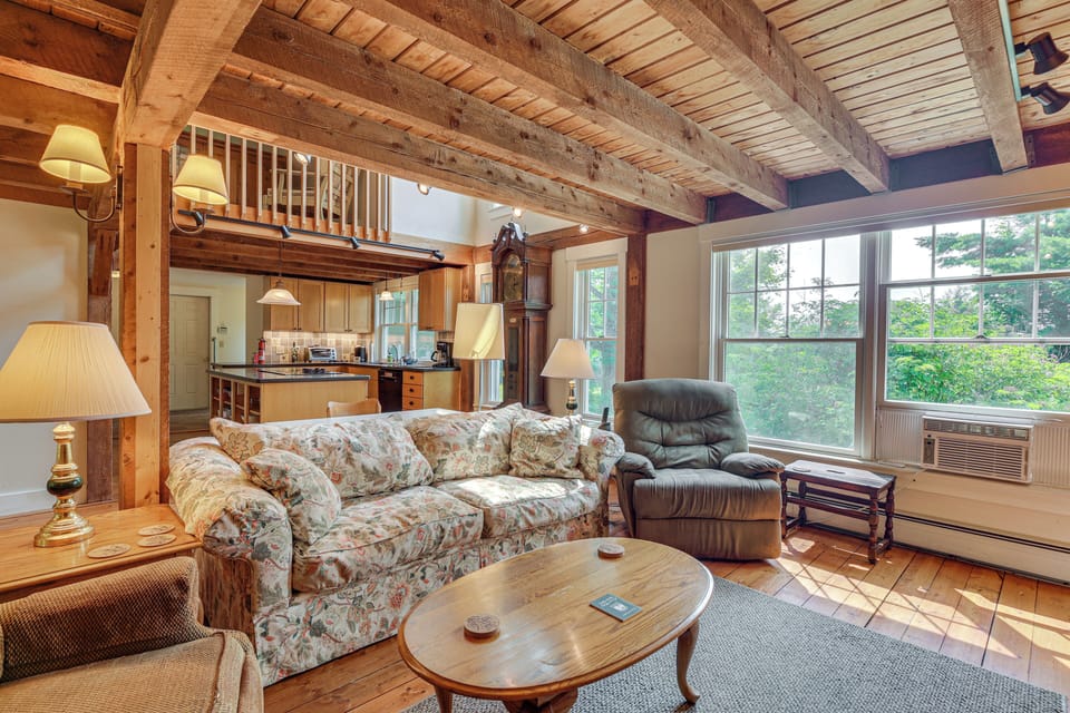 Living Room | 1st Floor | Fireplace | Free WiFi | Central Heating | Smart TV