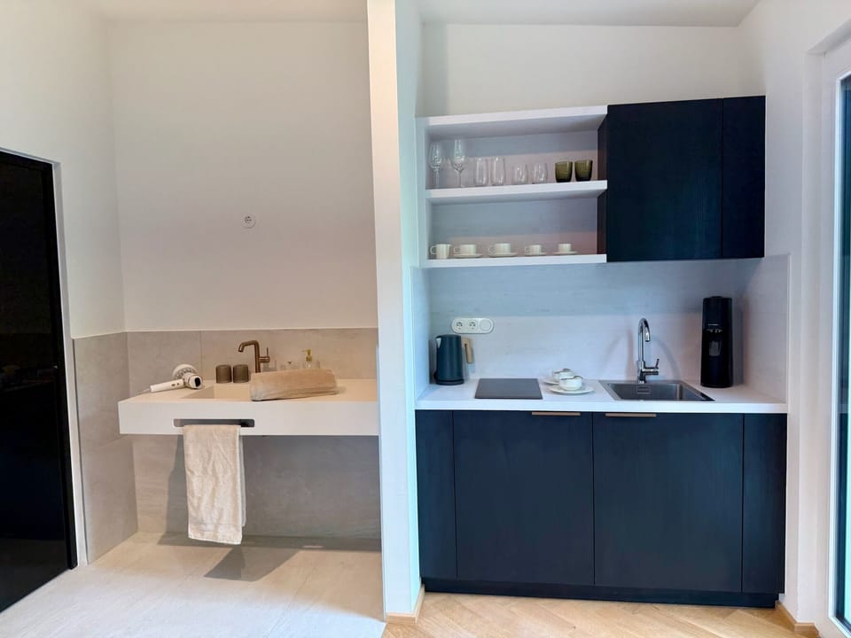Deluxe Studio Suite, Balcony, Hill View | Living area | Toys
