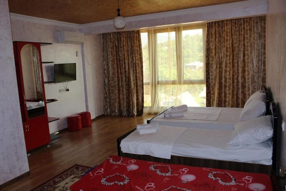 Classic Suite, 1 Double Bed, Non Smoking, City View | Desk, laptop workspace, free cribs/infant beds, rollaway beds
