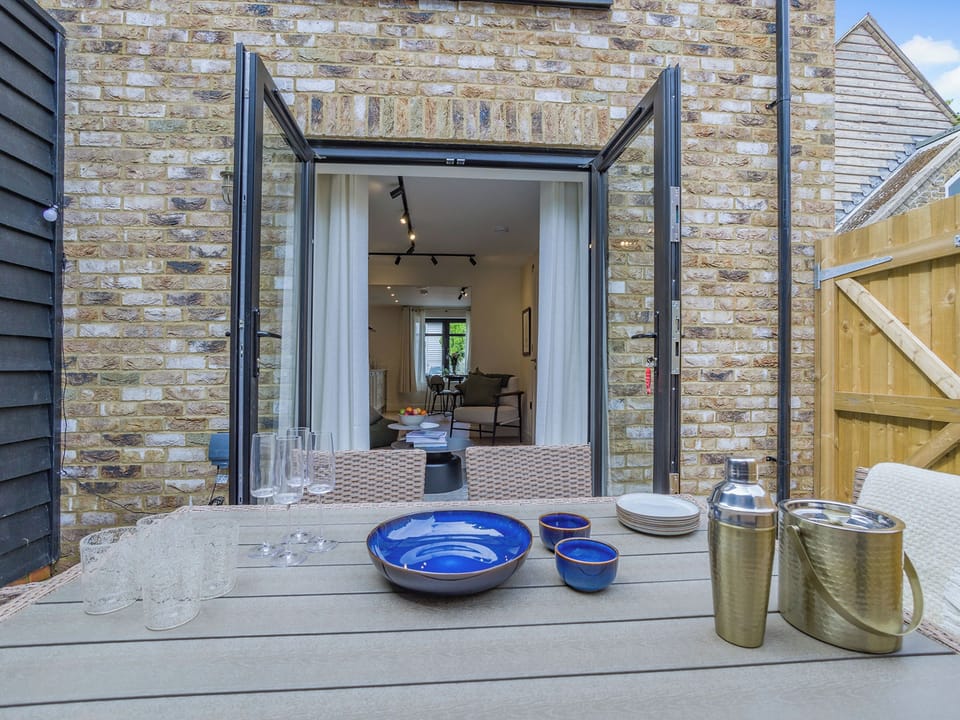 Sitting-out-area | Sea Beet - Oakdene Retreats, Whitstable