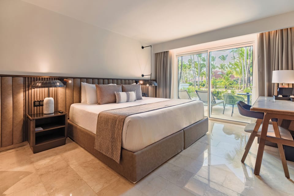 Premium bedding, free minibar, in-room safe, individually decorated