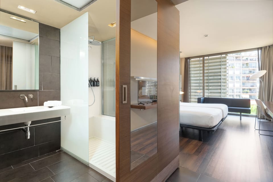 Standard Room | Premium bedding, minibar, in-room safe, desk