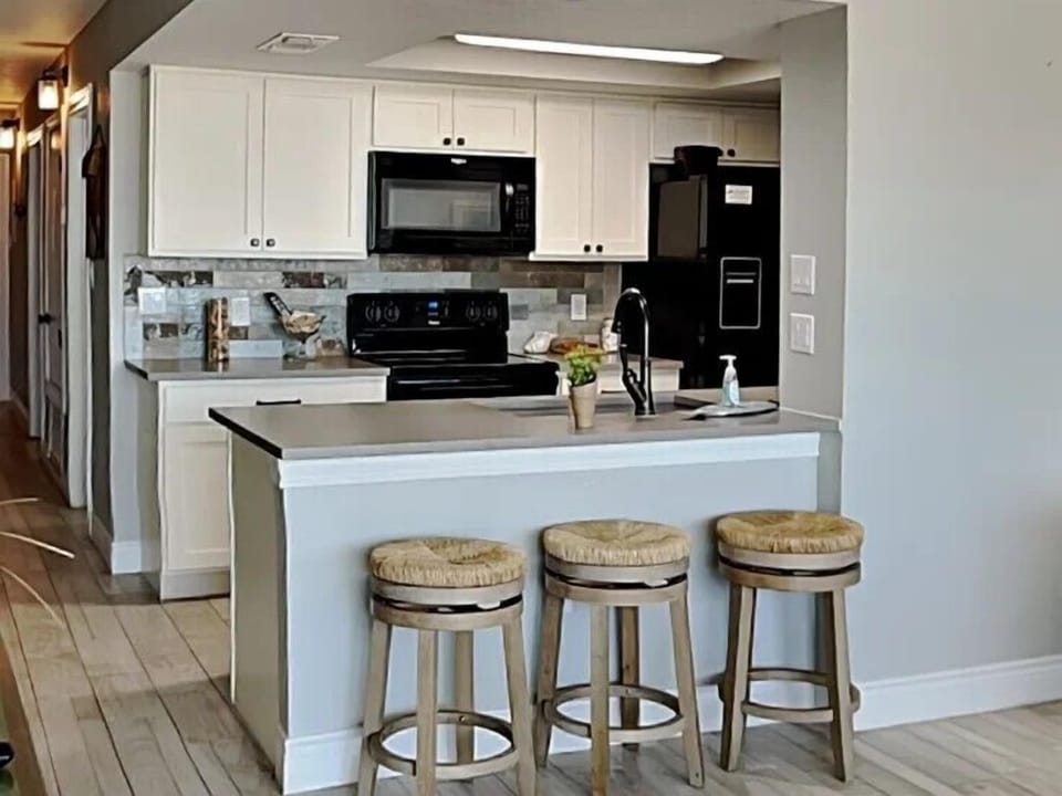 Kitchen Bar Counter, looking into living room
