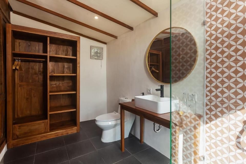 Free toiletries, bidet, towels, shampoo
