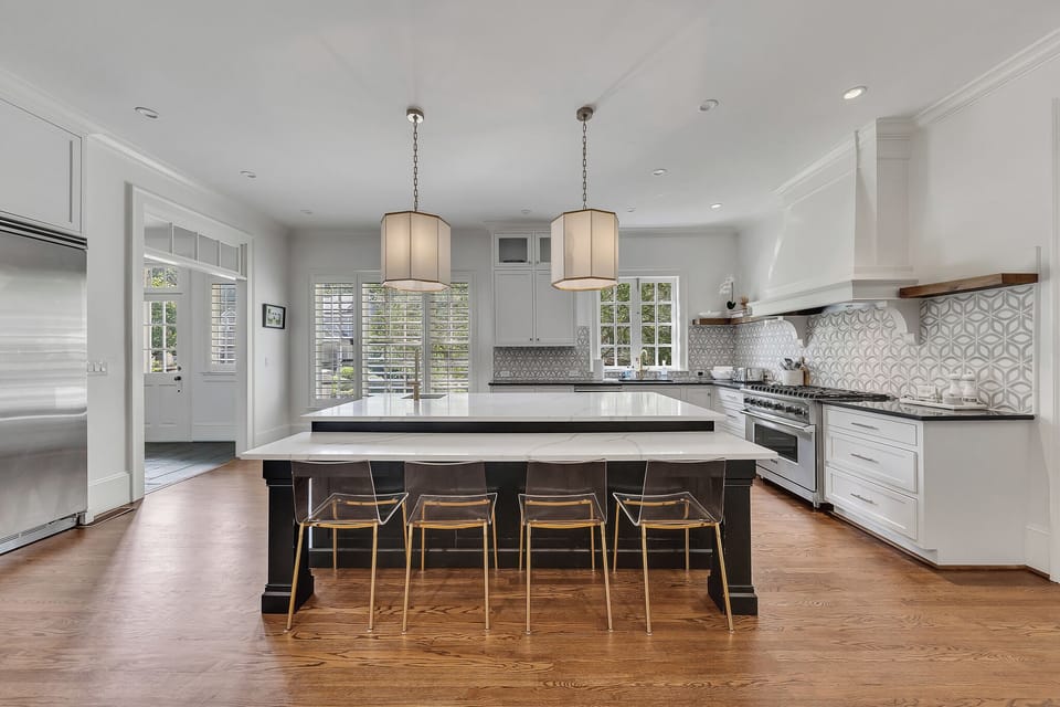 Kitchen - Bar seats
