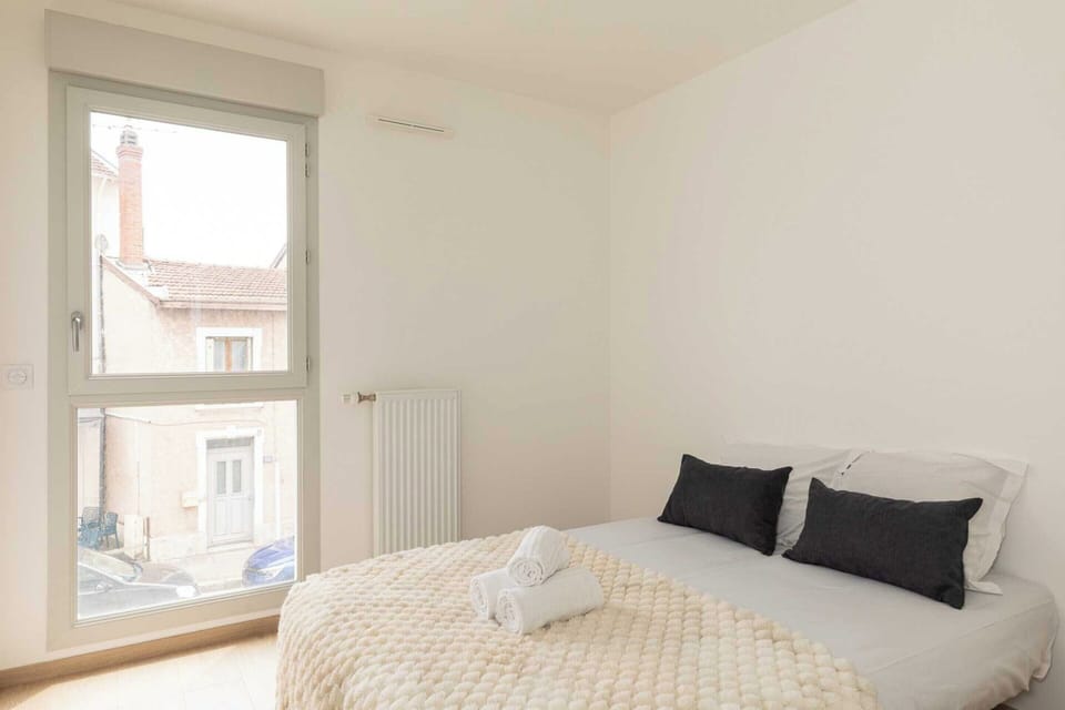 Apartment | 2 bedrooms, laptop workspace, iron/ironing board, bed sheets