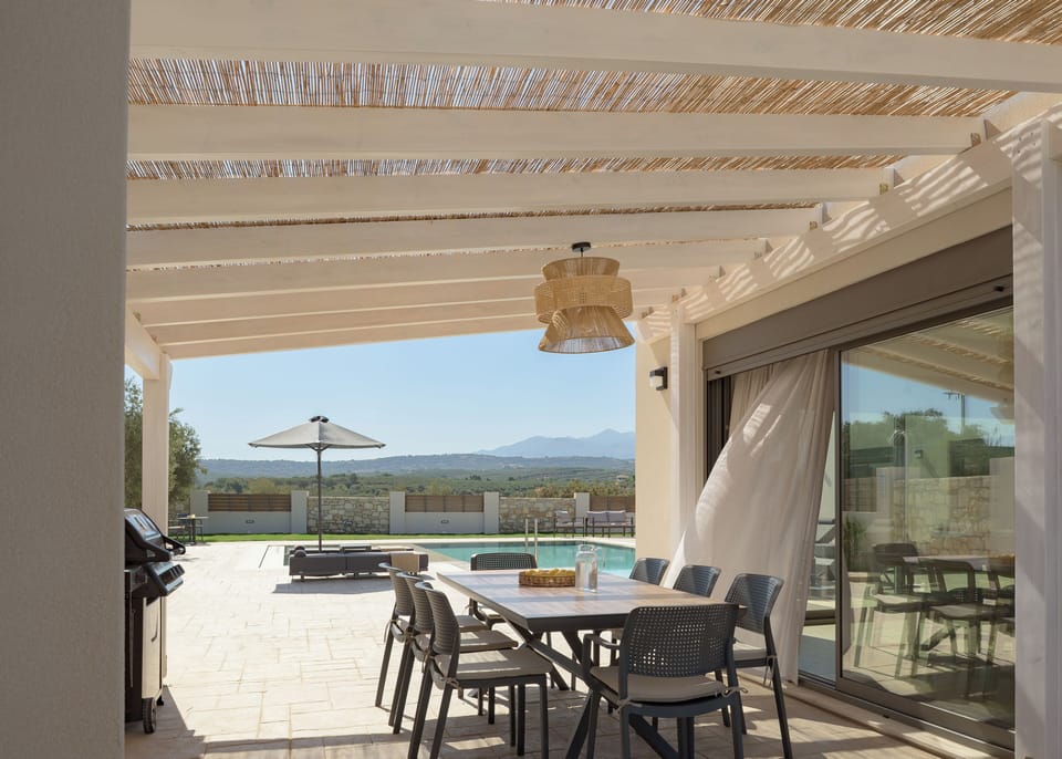 Share sun-kissed lunches and starlit dinners in the heart of nature’s calm.