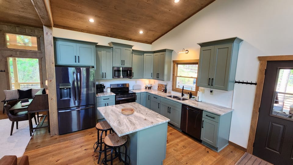 Full kitchen.