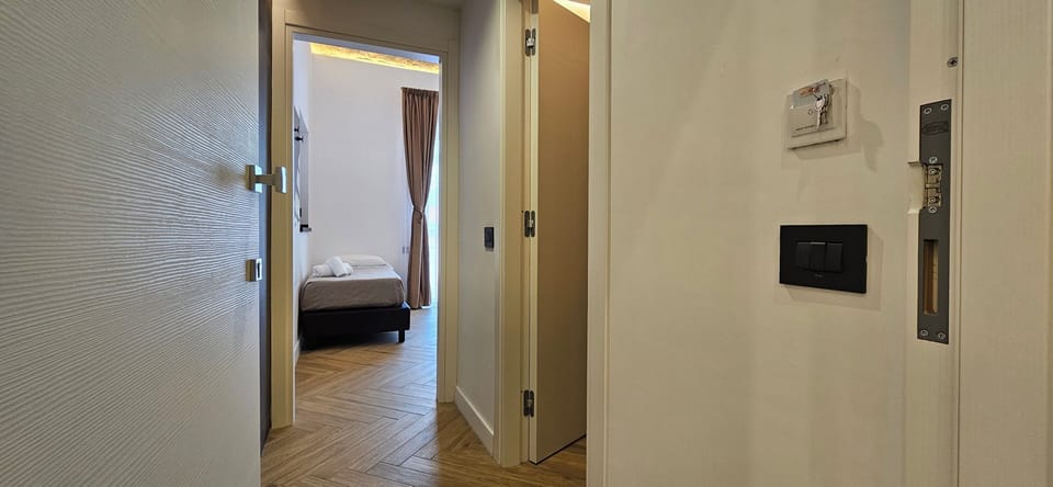 Deluxe Triple Room | Hypo-allergenic bedding available, pillowtop beds, desk