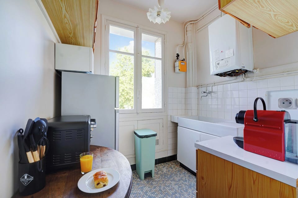 Apartment | Private kitchen | Fridge, microwave, oven, stovetop