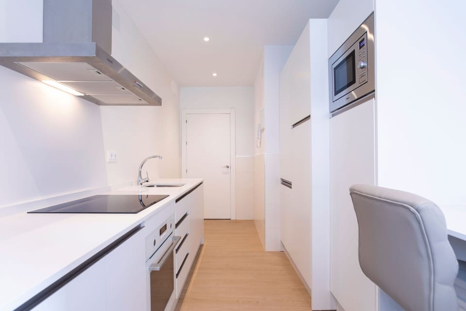 Apartment (2 Bedrooms) | Private kitchen | Fridge, microwave, oven, stovetop