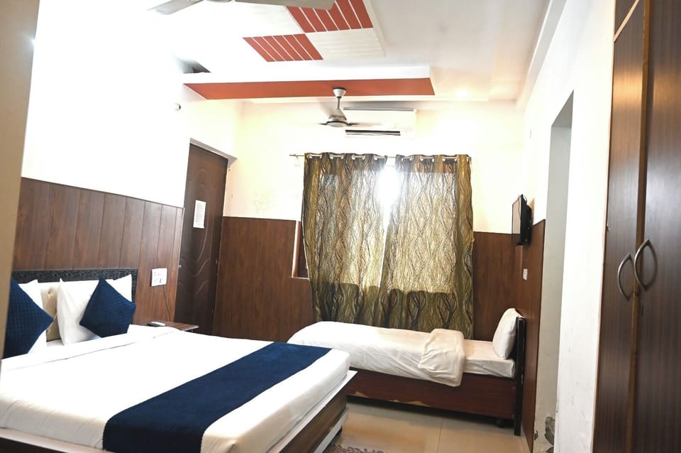 Family Room, Balcony | Free WiFi
