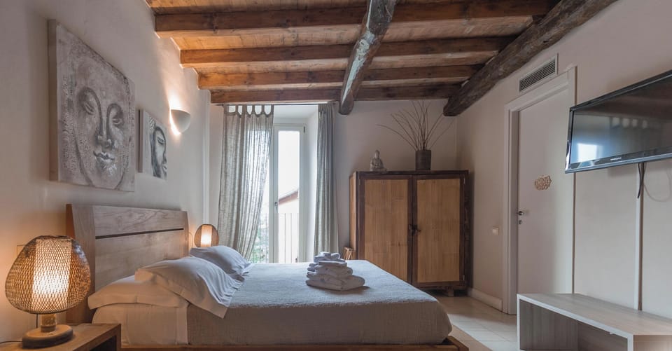 Triple Room | Minibar, cribs (free), WiFi (free), bed sheets