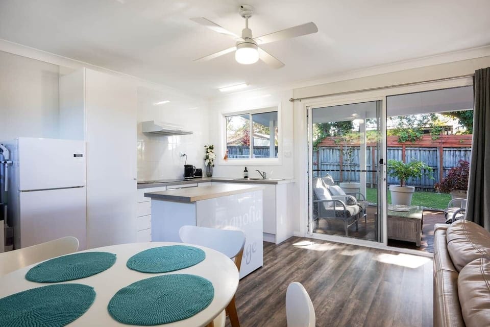 Dining/kitchen