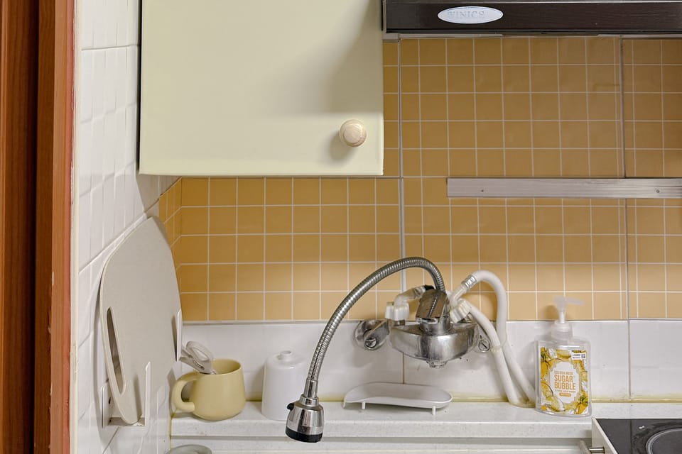 Classic Double Room | Private kitchen | Electric kettle, dining tables