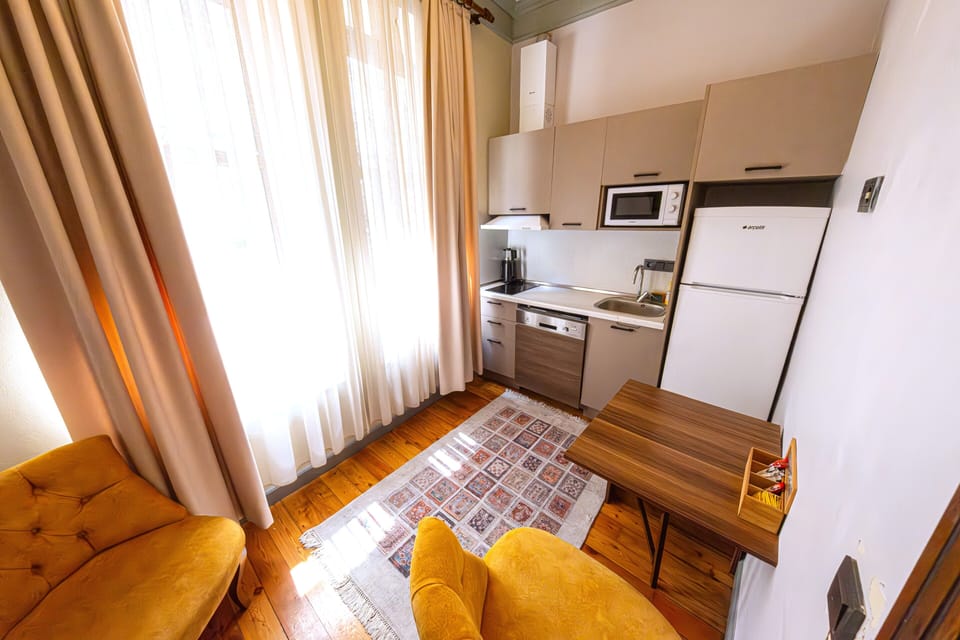 Junior Room | Private kitchen | Mini-fridge, microwave, stovetop, dishwasher