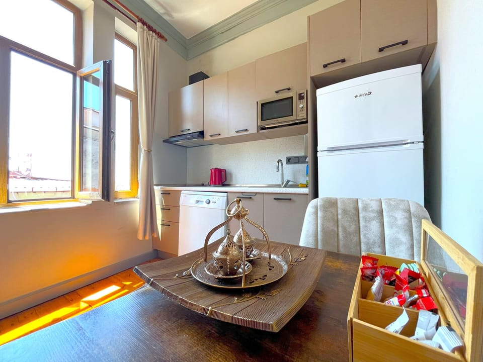 Mini-fridge, microwave, stovetop, dishwasher