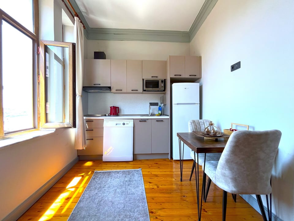 Mini-fridge, microwave, stovetop, dishwasher