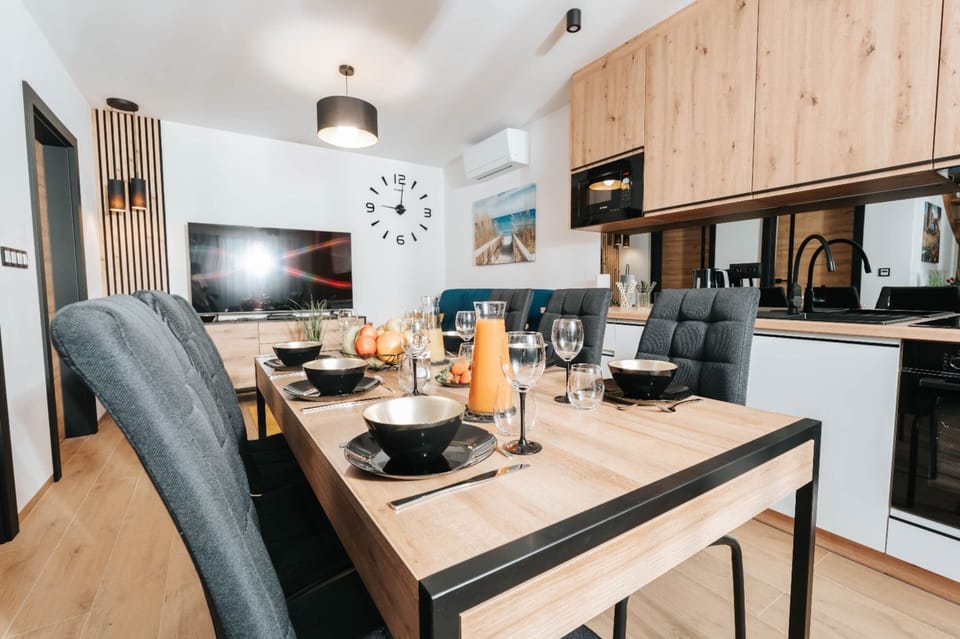 House | Dining