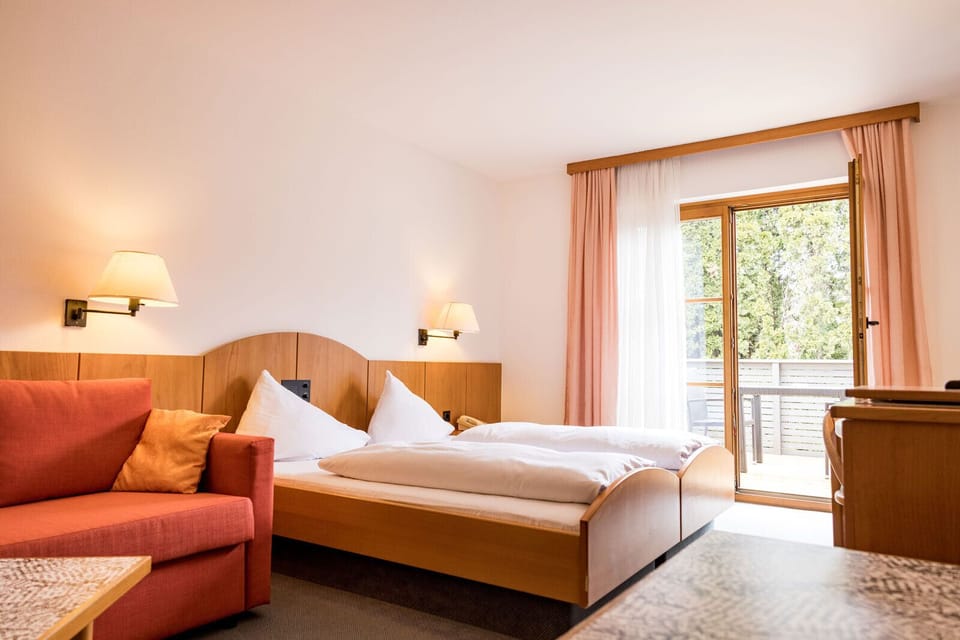 Classic Double Room | In-room safe, laptop workspace, soundproofing, free WiFi