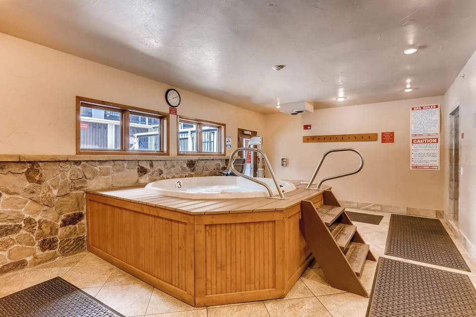 Riverbend Lodge indoor hot tub