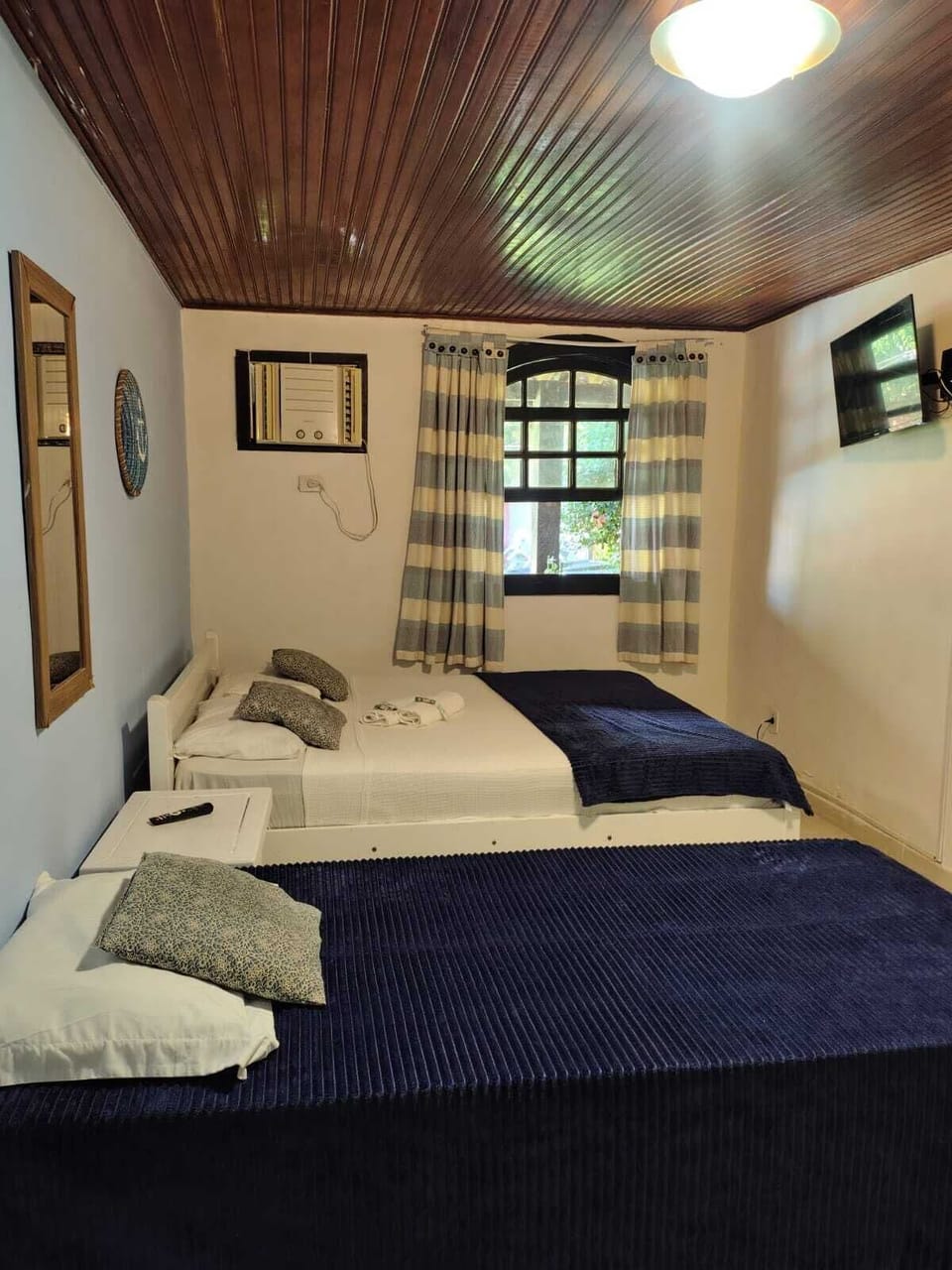 Family Room | Blackout drapes, iron/ironing board, WiFi (free), bed sheets