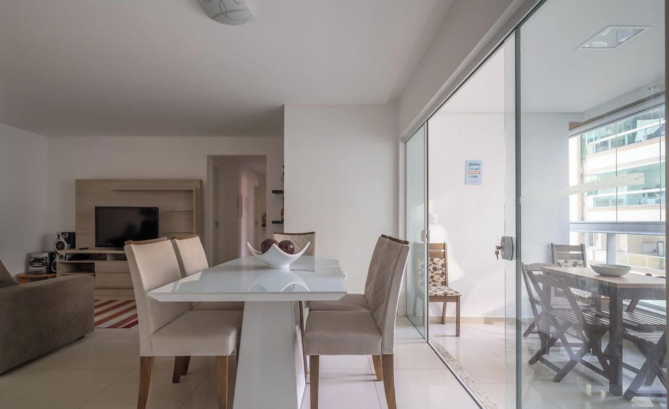 Basic Apartment | Dining
