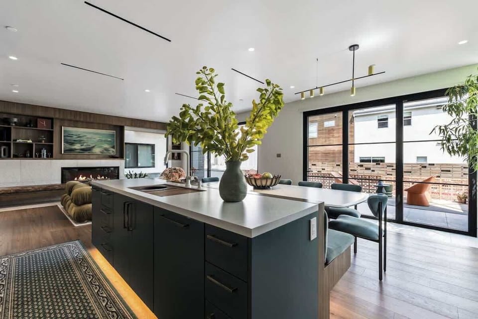 Kitchen / Dining nook