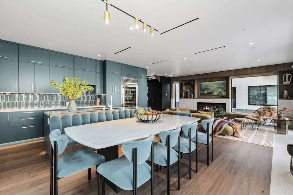 Kitchen / Dining nook