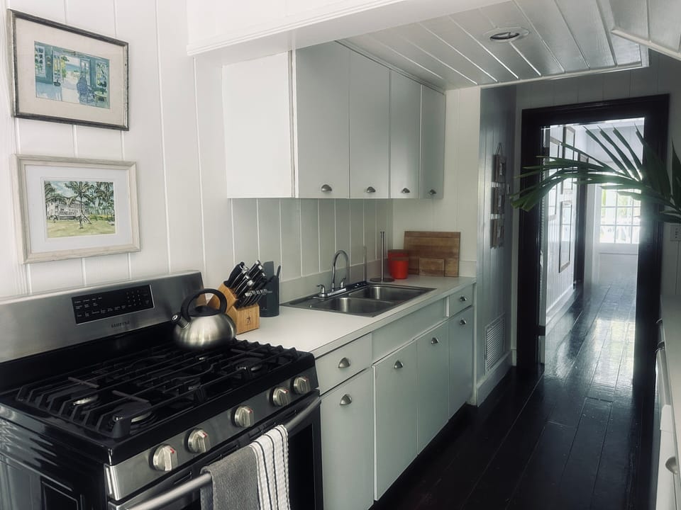 House, 4 Bedrooms | Private kitchen | Coffee/tea maker, fridge, oven