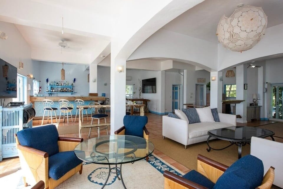 Room, Multiple Bedrooms | Living area