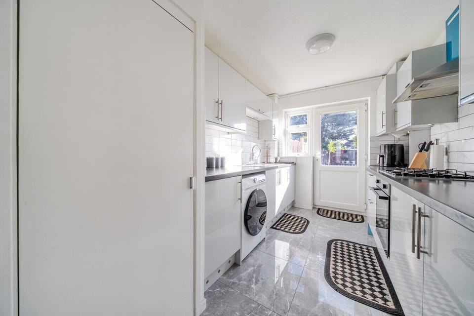 Modern kitchen with dishwasher and oven