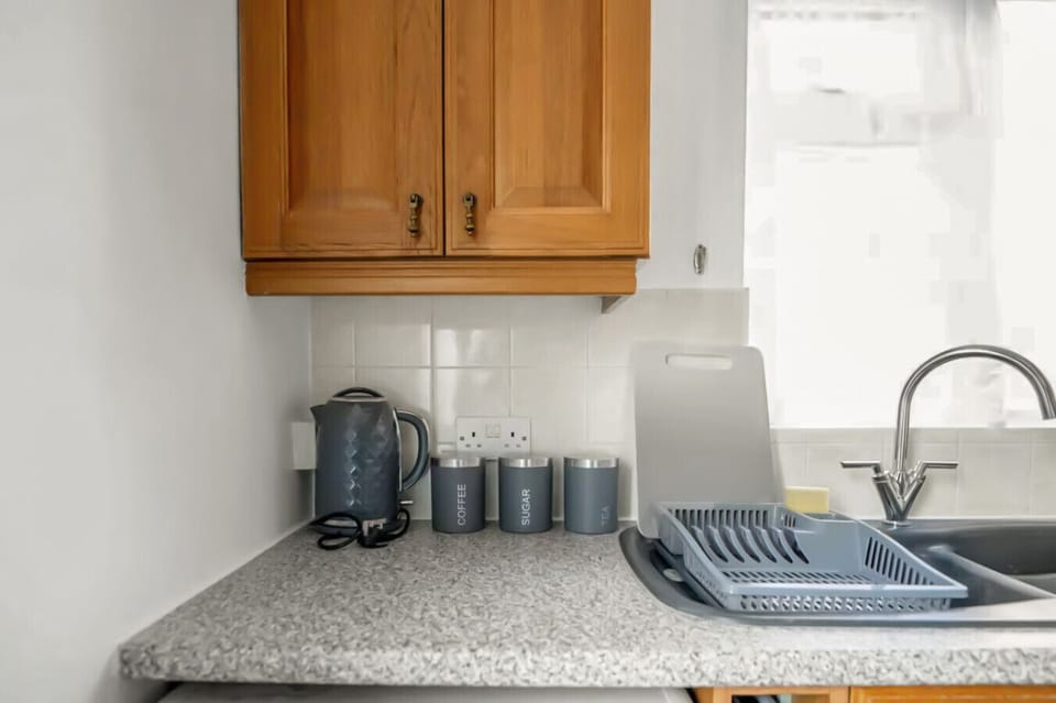 Kettle and drying rack for easy breakfasts