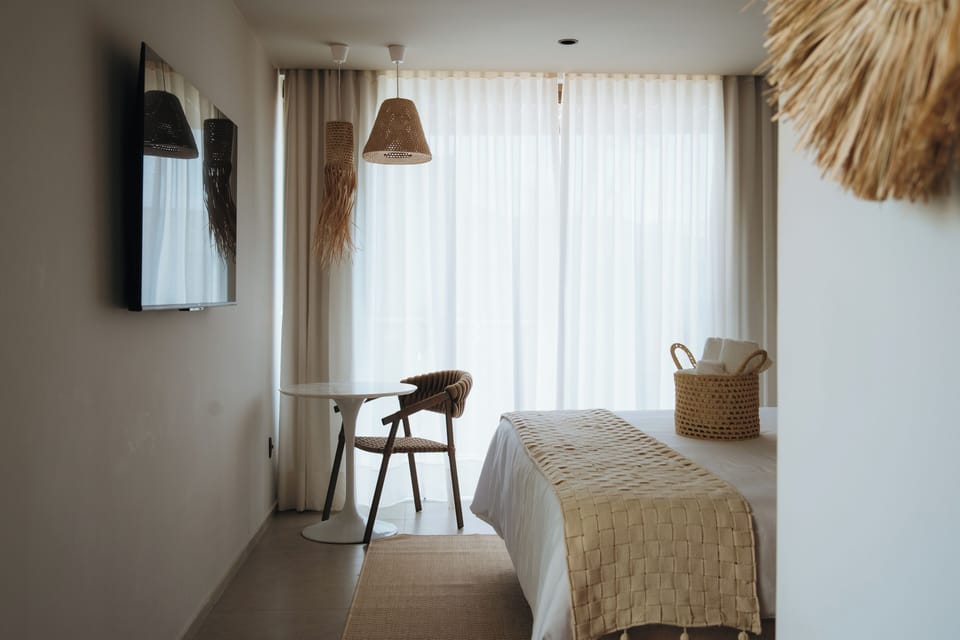 Premium bedding, minibar, in-room safe, laptop workspace