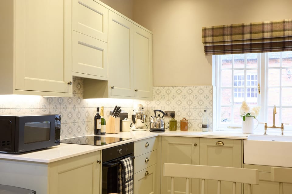 Fridge, microwave, dishwasher, toaster