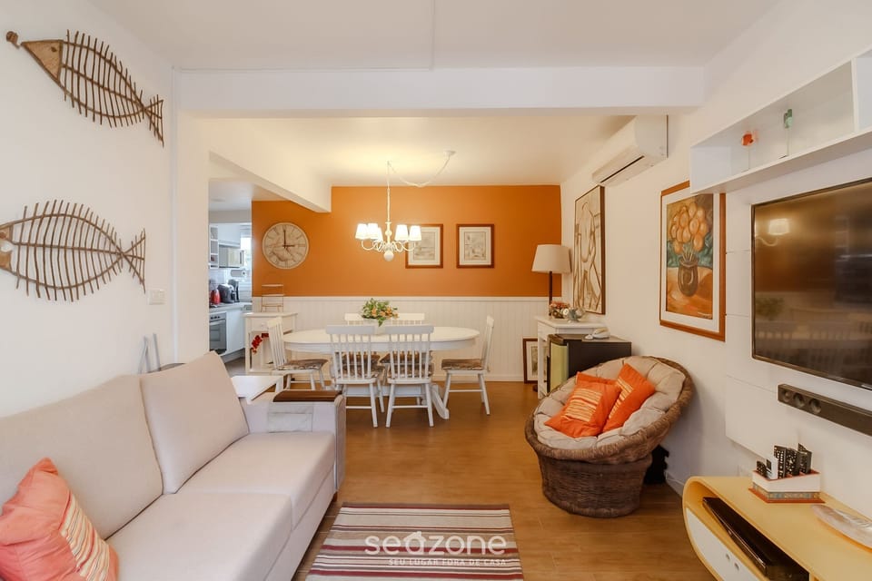 Basic Apartment | Living area | TV